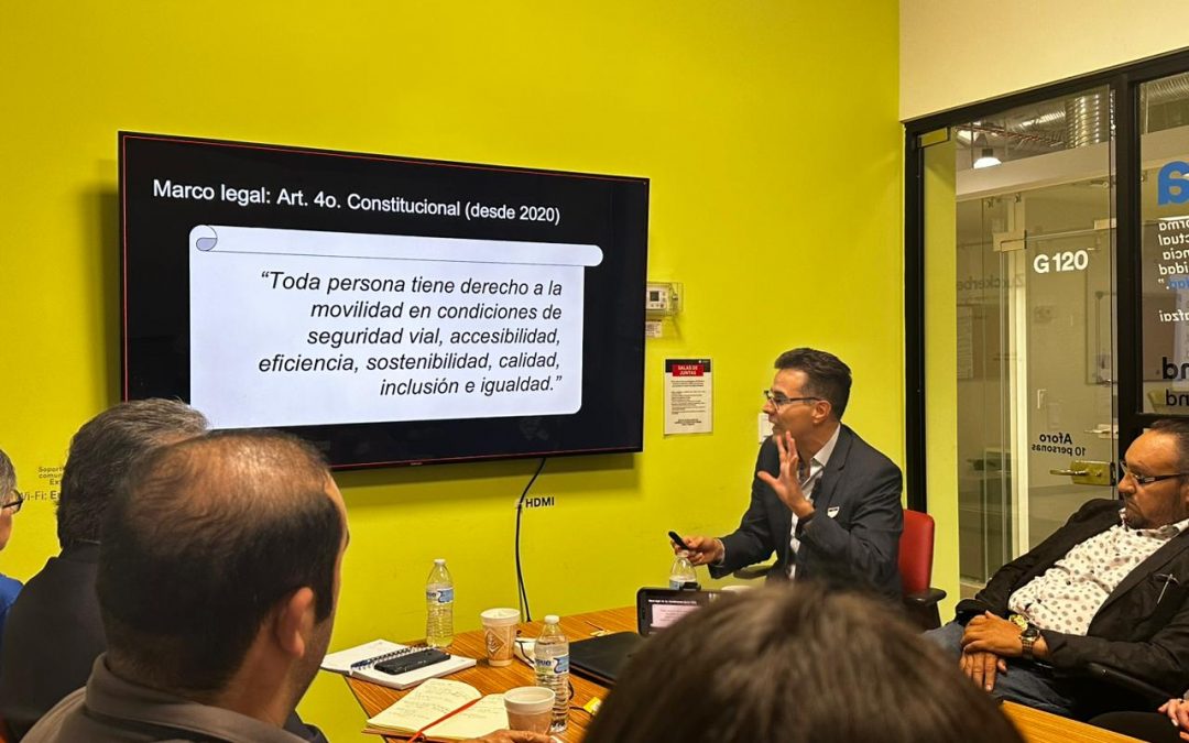 Mtro. Darío Sánchez expone el derecho a la calle